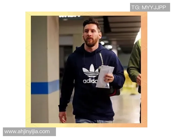 足球明星时尚穿搭解析精选呢子衣服图片展示与搭配技巧